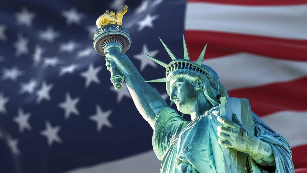 USA Symbol Fahne Foto iStock rarrarorro USA Symbol Fahne Freiheitsstatue Foto iStock rarrarorro