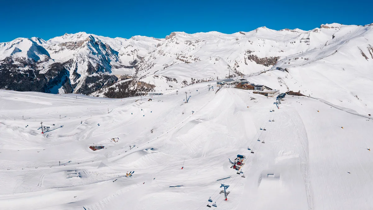 9f49f1c00beb-Schweiz-Crans-Montana-iStock-AsianDream-1302223436 Schweiz Crans Montana