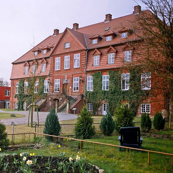 6cd0b3756f32-Curata-Pflegeheim-am-Park-Alt-Schwerin Curata Pflegeheim am Park Alt-Schwerin.jpg