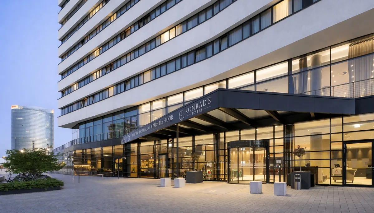 36e23161cac9-Aussenansicht-Eingang-4- Marriott Bonn, ab 1. Juni 2026 Radisson Blu Bonn