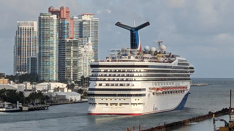 Die Carnival Corporation sieht sich trotz hoher Treibstoffkosten im Aufwind