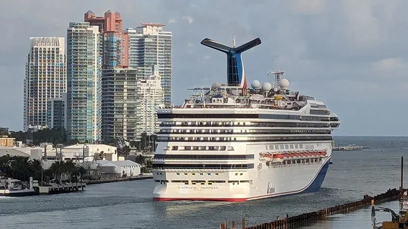 carnival_miami_sunrise Die Carnival Corporation sieht sich trotz hoher Treibstoffkosten im Aufwind