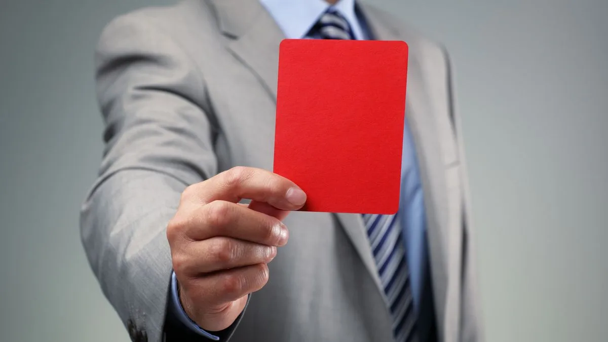Rote Karte Strafe Bestrafung Foto iStock BrianAJackson Rote Karte Strafe Bestrafung Foto iStock BrianAJackson