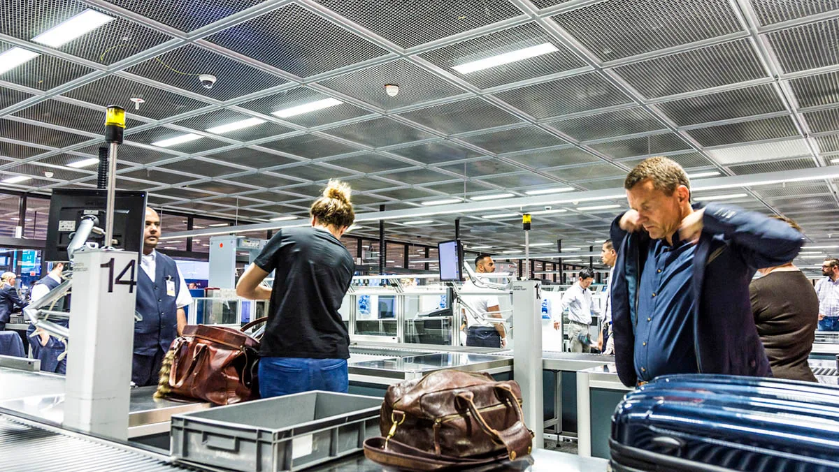 Flughafen Frankfurt Sicherheitskontrolle iStock Meinzahn-482173772 Flughafen Frankfurt