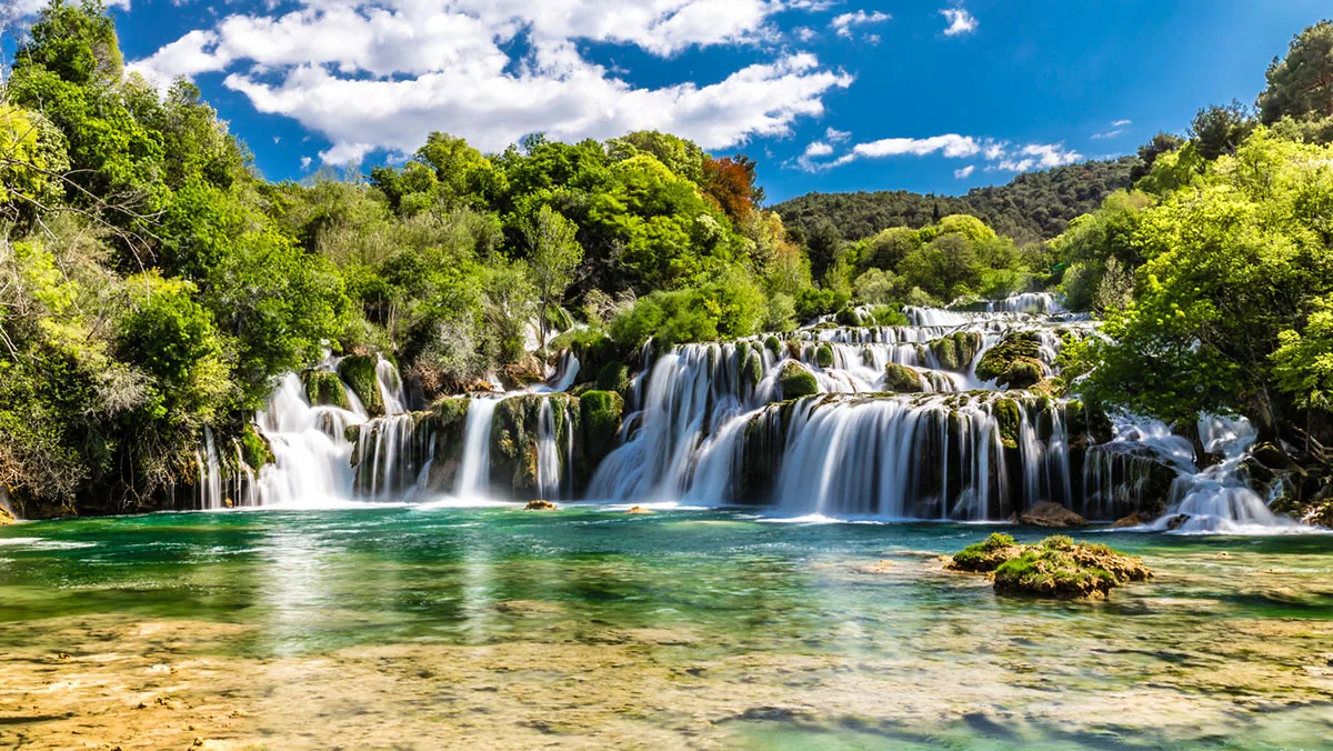 Kroatien Wasserfall im Nationalpark Krka-Dalmatien-iStock zm_photo 931334232 Kroatien Wasserfall im Nationalpark Krka