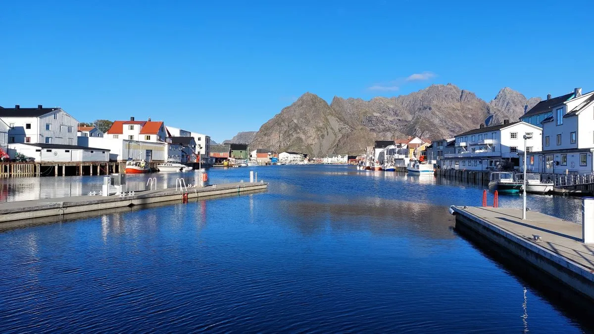 Norwegen Lofoten Henningsvaer Fischerdorf Henningsvær Havila Lofoten Coastal Stopover