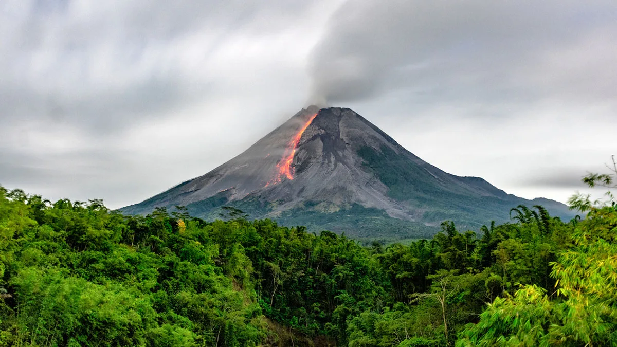 192ae8ae1ec7-Indonesien-Java-Merapi-iStock-Gani-Pradana-Ongko-Prastowo-1365551519 Java Merapi