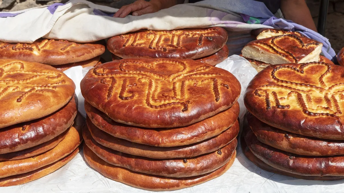 0723c8a4ac9e-iStock-2214603820-modified-58a01570-2e5b-4026-ab9f-0713b26025bd Armenien Gata Brot