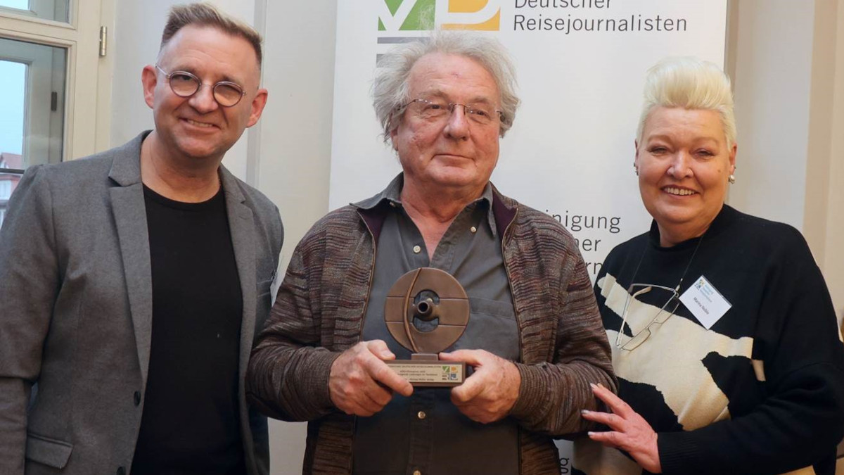 VDRJ-Vorsitzender Martin Wein, Preisträger Michael Müller,VDRJ-Ehrenpreis-Geschäftsführerin Marina Noble