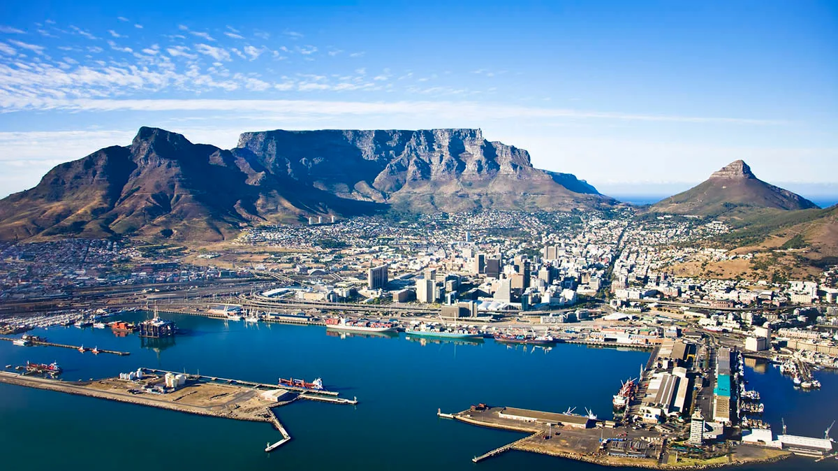 Südafrika Kapstadt iStock AndreaWillmore-184421942 Kapstadt mit Tafelberg