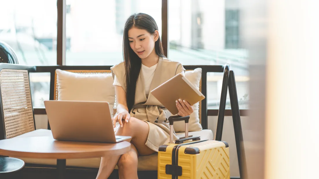 8270c20e9e02-iStock-1498577613 China chinesische Geschäftsreisende Hotel Business Traveller
