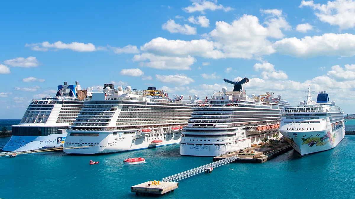 Kreuzfahrtschiffe Hafen Bahamas Nassau Foto iStock photosvit Kreuzfahrtschiffe Hafen Bahamas Nassau Foto iStock photosvit.jpg