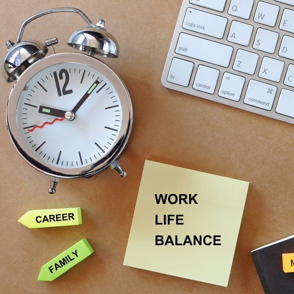 Arbeitszeit Arbeit Zeit Arbeitszeitmodell Work Life Balance Foto istock smshoot