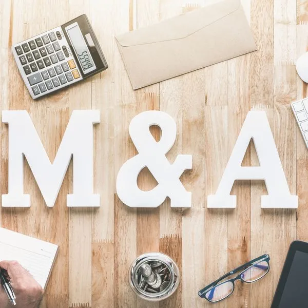 Übernahme Firmenkauf Foto iStock Atstock Productions Übernahme Firmenkauf Foto iStock Atstock Productions