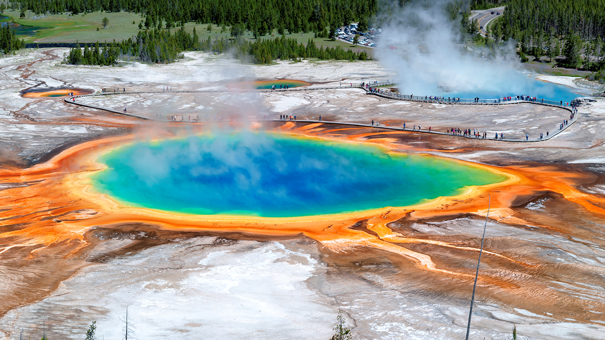 USA Wyoming Yellowstone Nationalpark Grand Prismatic Spring Foto iStock lucky-photographer