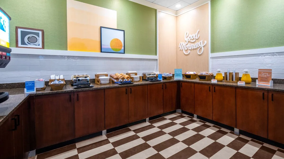 b69136fb92d0-Spark-by-Hilton-Bagel-Bar-Foto-Hilton Spark by Hilton Bagel-Bar Foto Hilton