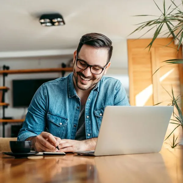 Homeoffice Quadrat Foto iStock nortonrsx Homeoffice Quadrat Foto iStock nortonrsx