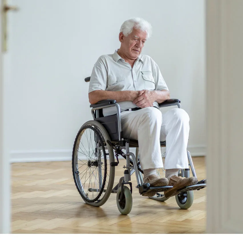 cfc529f0f3a6-iStock-KatarzynaBialasiewicz_Mann_rollstuhl_traurig Senior_Rollstuhl_traurig