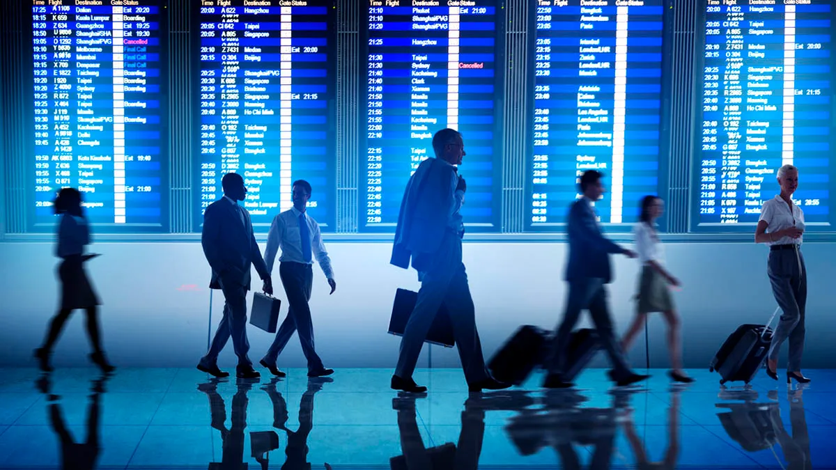 Geschäftsreisende Flughafen iStock Rawpixel Ltd -618530050 Geschäftsreisende