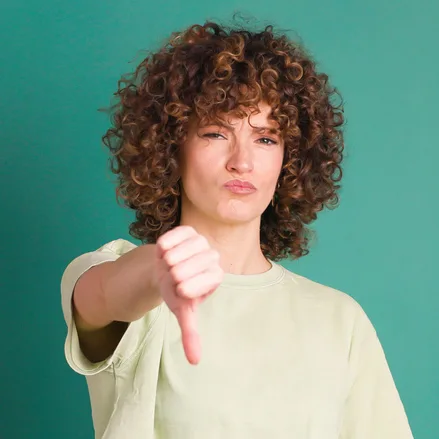 59e938f45c05-Frau-Daumen-runter-Scheitern-iStock-Daniel-Megias Frau Daumen runter Scheitern iStock Daniel Megias.jpg