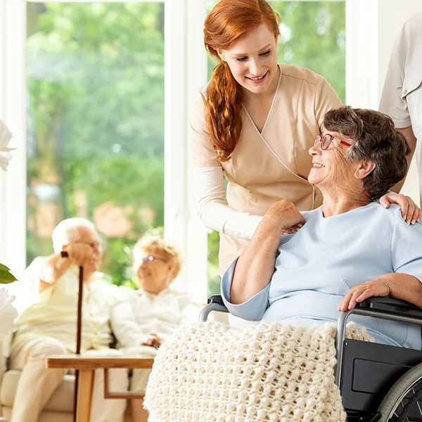 d33b7212d38d-Tagespflege-Frau-im-Rollstuhl-iStock-KatarzynaBialasiewicz Tagespflege Frau im Rollstuhl iStock KatarzynaBialasiewicz.jpg