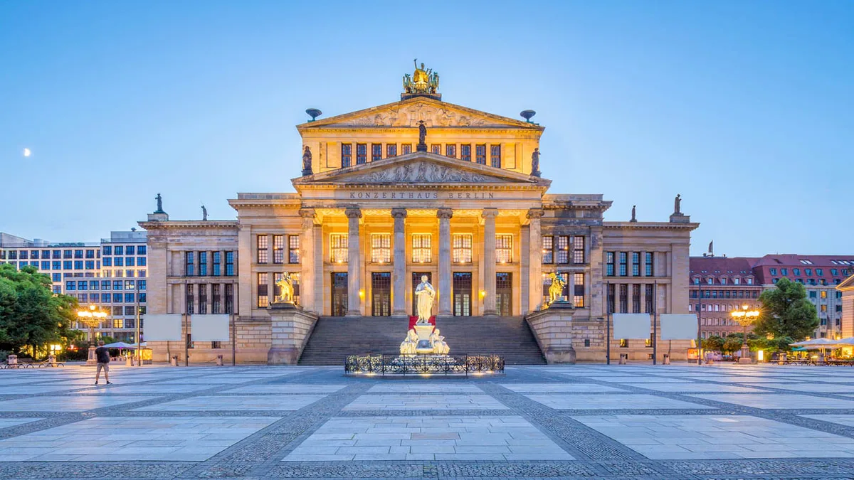 Deutschland Berlin Konzerthaus Gendarmenmarkt iStock bluejayphoto-545637276 Berlin Konzerthaus Gendarmenmarkt