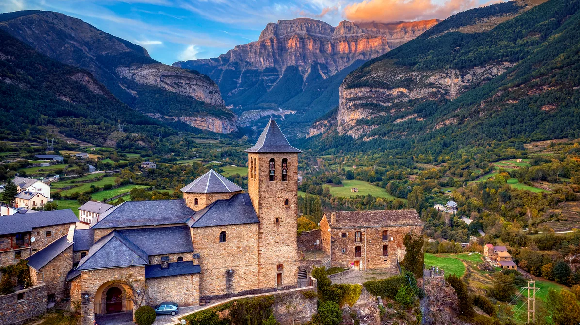 9da3ea22d934-Spanien-Torla-Ordesa-und-der-Ordesa-Monte-Perdido-Nationalpark-in-den-Pyrenaeen-iStock-Stock-PhotoAstur-1750477481 Spanien Torla-Ordesa und der Ordesa & Monte Perdido Nationalpark