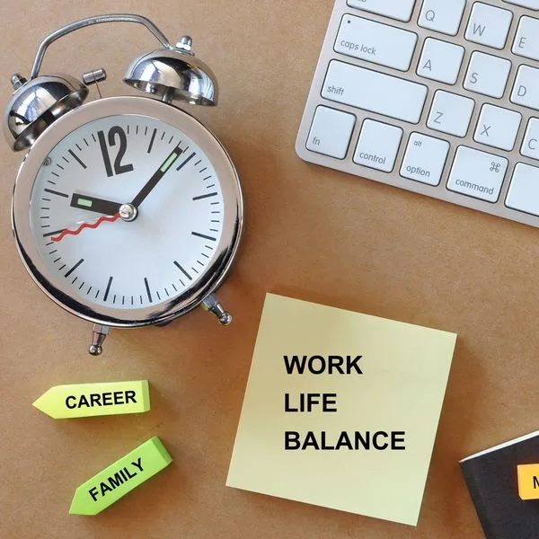 Arbeitszeit Arbeit Zeit Arbeitszeitmodell Work Life Balance Foto istock smshoot
