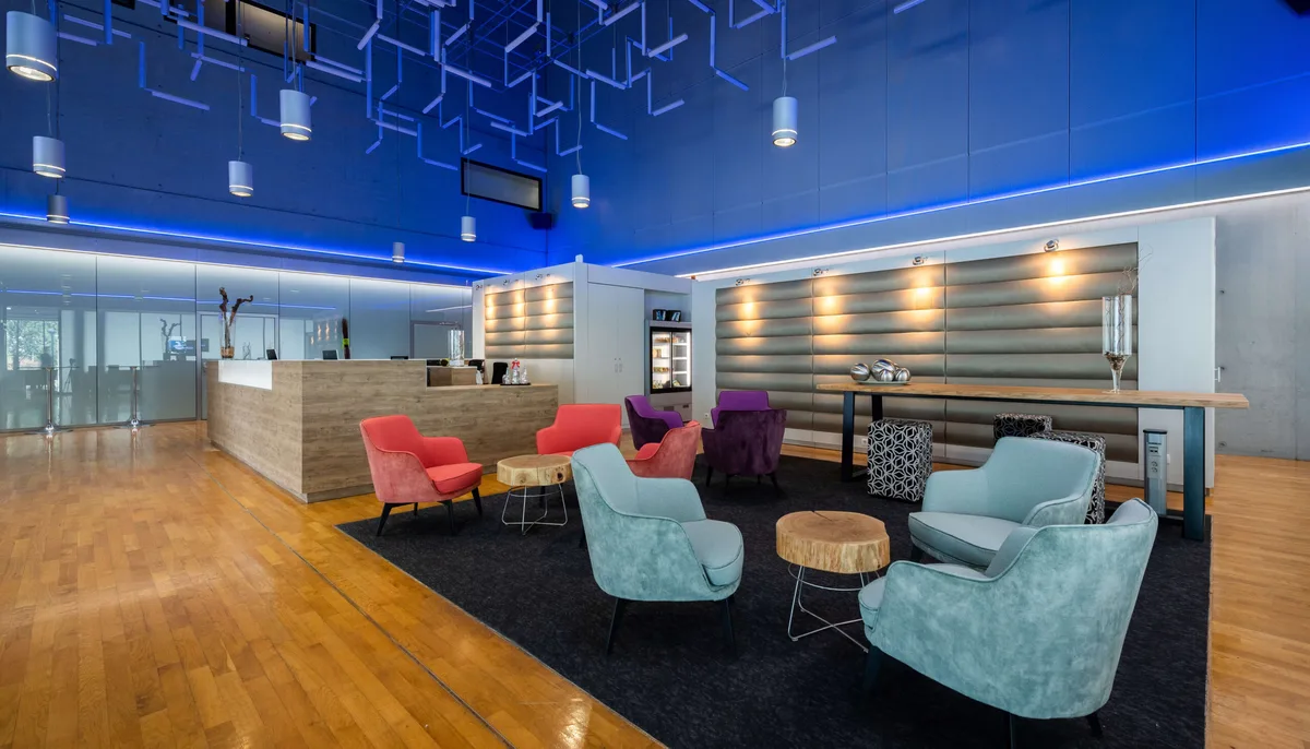 9dde9cd8afcb-Lobby Wyndham Lobby Frankfurt Niederrad