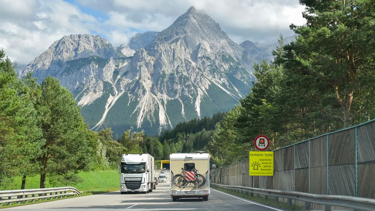 3499b525fbfa-Oesterreich-Tirol-Fernpass-AUTOS-Foto-iStock-The-World-Traveller Österreich Tirol Fernpass AUTOS Foto iStock The World Traveller