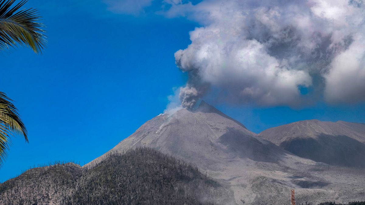 Indonesien Vulkan Flores Lewotobi Foto iStock Jimmy Tandjoeng