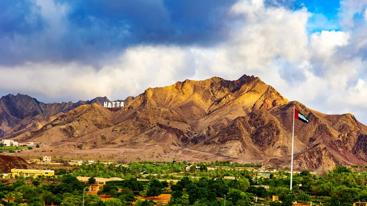 77ab7d18e55c-Dubai-Hadscha-Gebirge-Hatta-iStock-Jelina-Preethi-1329737115 Dubai Hadschar-Gebirge