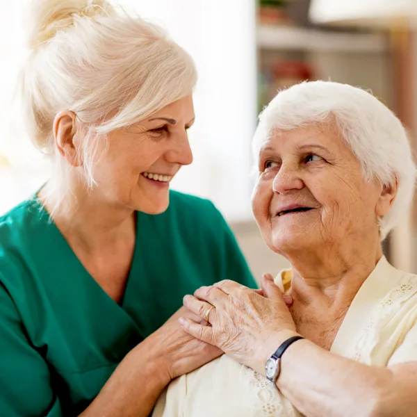 Rentnerin Altenpflegerin Pflegebedürftige iStock Piksel.jpg