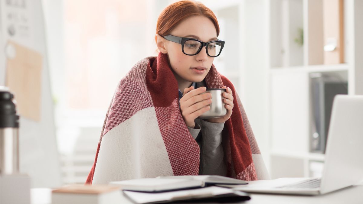 Buero Kalt Kaelte Winter Foto iStock Shironosov