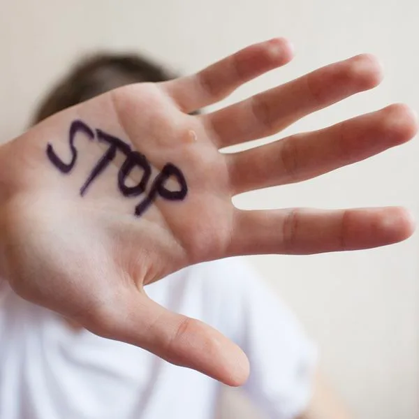 Sexuelle Belästigung Übergriff Stop Foto iStock Serghei Turcanu